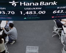 "외인이 1조 던져" 코스피 2300선 와르르…'줍줍' 아직 이르다?