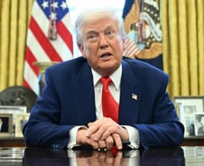 "대규모 관세" 트럼프 예고에 제약업계 '긴장'…"관세율 조정 가능성" 해석도