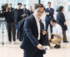 [단독] 김동연 대선 캠프 이름은 '유쾌한'…경기도청서 30여명 합류