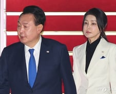 尹 부부, 오늘 오후5시 관저 퇴거…다음주부턴 형사재판 받아야