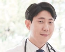 배 아프면 대장 내시경? 받아야 할 때 따로 있다…이 '증상' 땐 꼭!