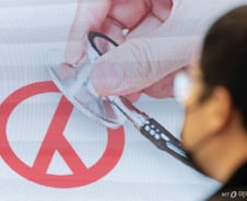 의대정원 망설이는 정부 vs 대선 공약 짜는 의사들…혼돈의 의료계