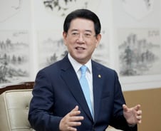 18세까지 20만원씩·월세 1만원 아파트…'출산율 1위' 전남의 비결