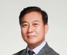 [MT시평]거울을 부순다고 얼굴이 사라지지 않는다