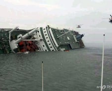 "가만히 있으라" 그 사이 배는 점점 가라앉았다…304명 앗아간 참사[뉴스속오늘]