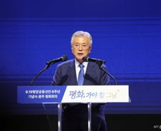 [단독] 문재인 전 대통령, 25일 국회 온다…퇴임 후 두 번째 서울 방문