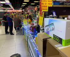 [르포]'트럼프카드' 하며 '트럼프관세' 기다려...중국판 용산 가보니