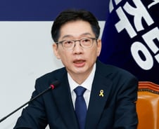 [단독] 김경수 후원회장에 '노무현 정부' 정동채 전 문화부 장관