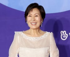 [단독] 김혜자, 데뷔 64년 만에 '최초'로 화장품 모델 발탁