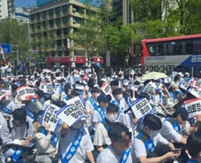 "정부 말은 다 거짓말" 힘 과시한 의사들, 후퇴한 정부…의료개혁 향배는