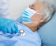 "입원한 어르신 5명 중 1명 사망"…갑자기 식욕·기력 뚝→'폐' 봐야