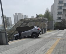 [단독]내리막 계단에 돌진…"낀 차, 한둘 아냐" 중앙대 잇단 사고