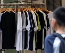 [단독]패션업계 만연한 비위?..원단 업체서 돈받고, 판매 대금 빼돌려