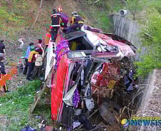 "안전벨트 하세요!" 외쳤지만…43명 탄 '낡은' 관광버스 추락 [뉴스속오늘]