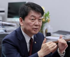 안철수 "이재명 vs 윤석열 대선이면 필패…尹 결단해야"[인터뷰]