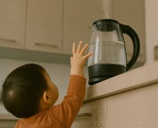 뜨거운 물 뒤집어 쓴 아이에 소주 소독?…소아 화상, '이것'부터 먼저