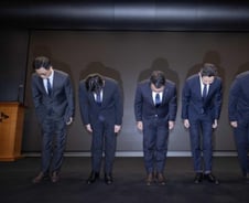 "전 고객 유심 무상 교체"…SKT '해킹 사고' 7일만에 사과