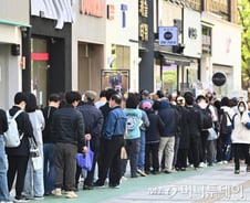 고작 100만개, 티도 안난다…SKT '유심대란' 현실화