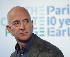 [IT썰] 성난 트럼프, 베이조스에 전화했더니… 아마존 '관세표기' 철회