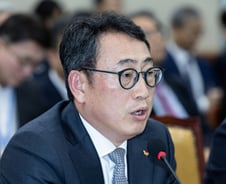 'SKT 청문회' 집중 난타…"모든 가입자 유심 교체, 최소 3개월 예상"