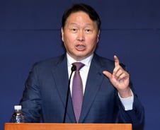 과방위, 최태원 회장 증인채택 "SKT 번호이동 위약금 면제해야"