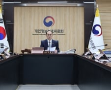 정부 "개인정보취급자, SKT폰 유심보호·교체 권고"