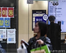 "해킹 늑장 대응"…최태원 SK 회장·유영상 SKT 대표 피고발