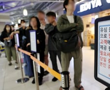 SKT, 사흘 새 가입자 9만300여명 줄었다