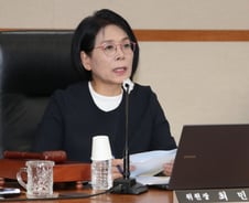 "SKT, 정보유출 묻는 당국 전화에 '유심' 언급 안해"