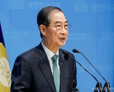 정치 불확실성 커지자…관련주 불기둥