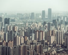 "상장폐지 경고등 켜졌다" 홍콩 증시서 떠오른 중국 부동산 위기