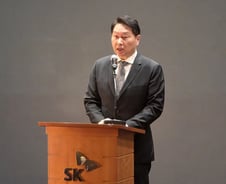 최태원 회장 "SKT 유심 해킹 뼈아프게 반성...정보보호혁신위 구성"