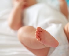 "이상한 냄새" 야윈 채 숨진 아빠와 아기…고독사 뒤 드러난 반전[뉴스속오늘]