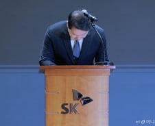 SK텔레콤, 유심 해킹 발표하고 9%대 '뚝'…KT·LG 반사이익