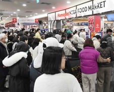 "1원 쌉니다" 더 독해진 유통 '초저가' 경쟁[우보세]