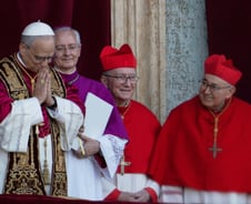 교황 레오 14세, 첫 미사서 "어둔 밤 밝히자"…가톨릭 역할 강조