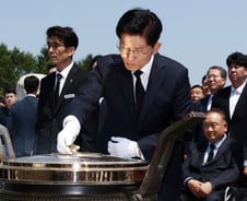 매도호가 안 내려간 김문수 테마…오늘밤 10시 트럼프 펜대에 초점