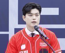 [단독] '30대 비대위원장' 김용태 "비서실장 안 둔다...이준석과 술 먹는 사이"