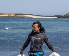 물질할 때마다 양손 가득…제주 다이빙샵 사장님, 102톤 건졌다