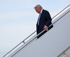 트럼프, '달러 패권' 붕괴에 가속페달 밟다 [PADO]