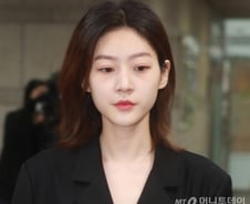 [단독]고3 김새론 남친은 '연상 아이돌'이었다…김수현 6년 열애설 실체