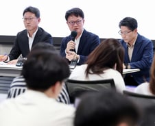 SKT, 320만 유심 교체…"이달까지 전 예약고객에 교체안내"