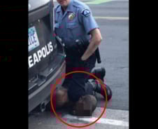 "숨 안 쉬어져" 호소에도 목 짓누른 경찰…미국 불바다 만든 그 사건[뉴스속오늘]