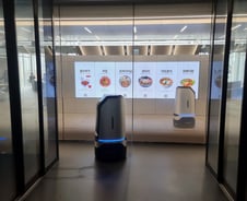 [IT사파] '로봇으로 가득 찬 대관람차' 있는 사옥?