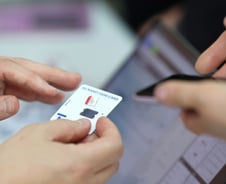 SKT, 유심 교체 엿새째 30만명대…잔여 고객 482만명