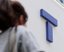 '유심 절반 교체' SKT "주말 지원금 인상? 최소한의 방어일 뿐"