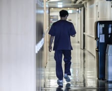 "지방 병원은 '폭망'"…130명 뽑는데 2명 지원, 전공의 여전히 '버티기'