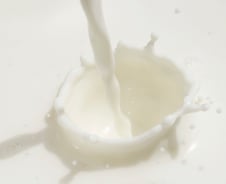 할인딱지 붙은 우유 있어도 "안 살래"…한국인은 '이것' 따졌다