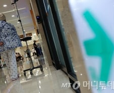 암환자들 왜 치료 포기하나 했더니…"'억대' 신약, 암보다 더 두려워"