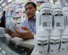 민주당이 쏘아 올린 '성분명 처방' 놓고 의사 vs 약사 '불꽃'